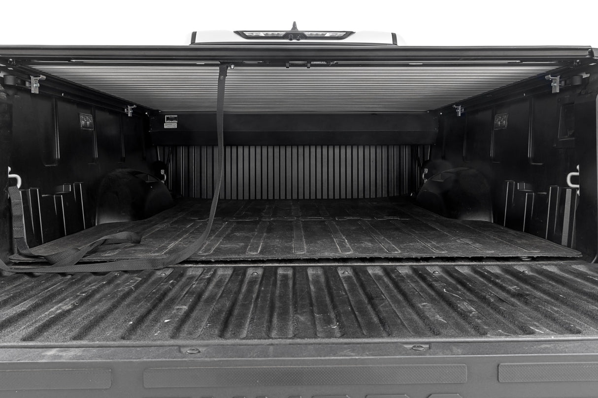 Retractable Bed Cover 5 Foot 7 Inch Bed Toyota Tundra (2022-2023) Rough Country