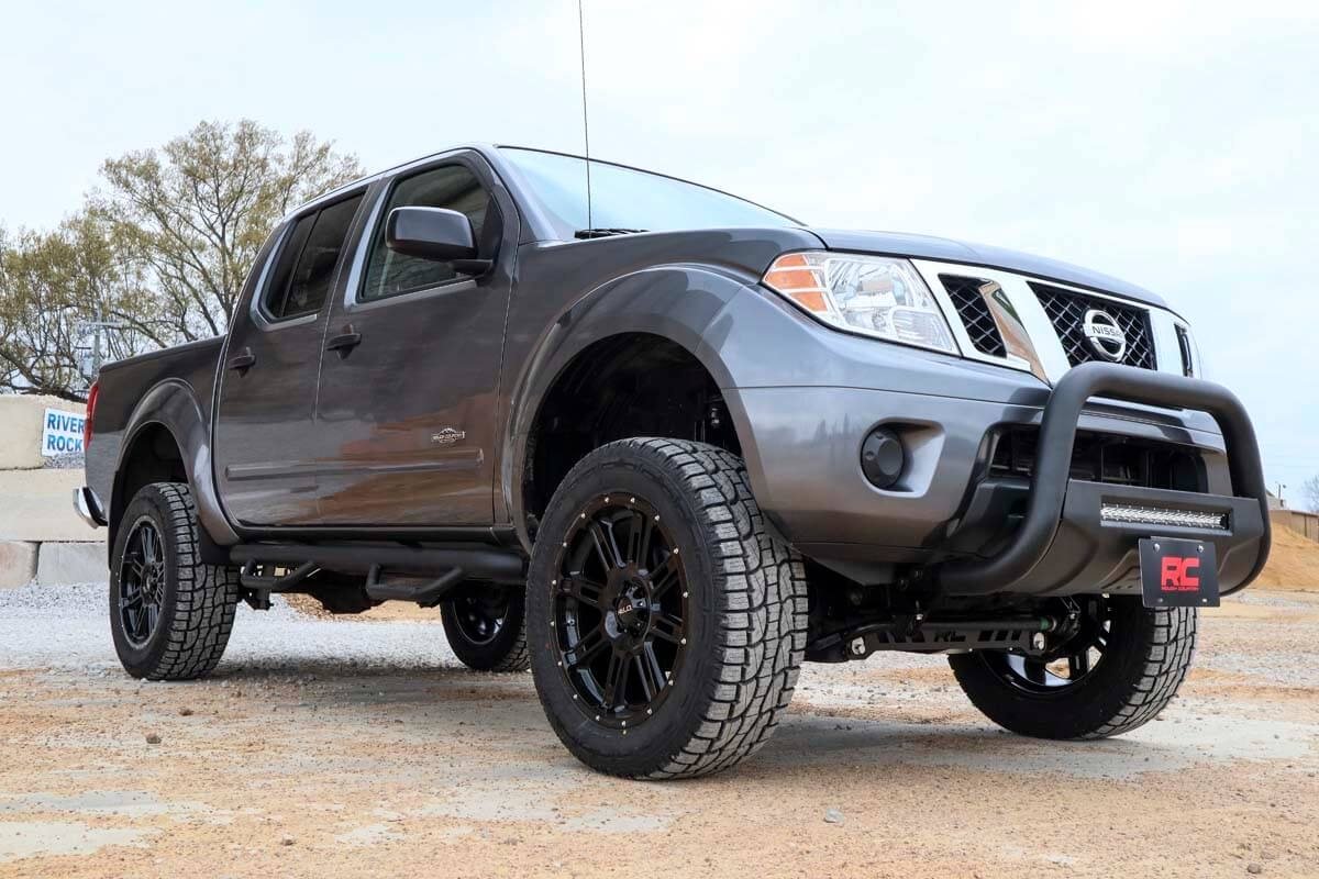 Nissan 05-19 Frontier Bull Bar w/LED Light Bar Black Rough Country